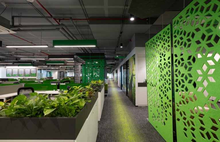 Workstations at the Valmet office are infused with indoor plants and sustainable design strategies, adding an exhilarating touch to everyday work